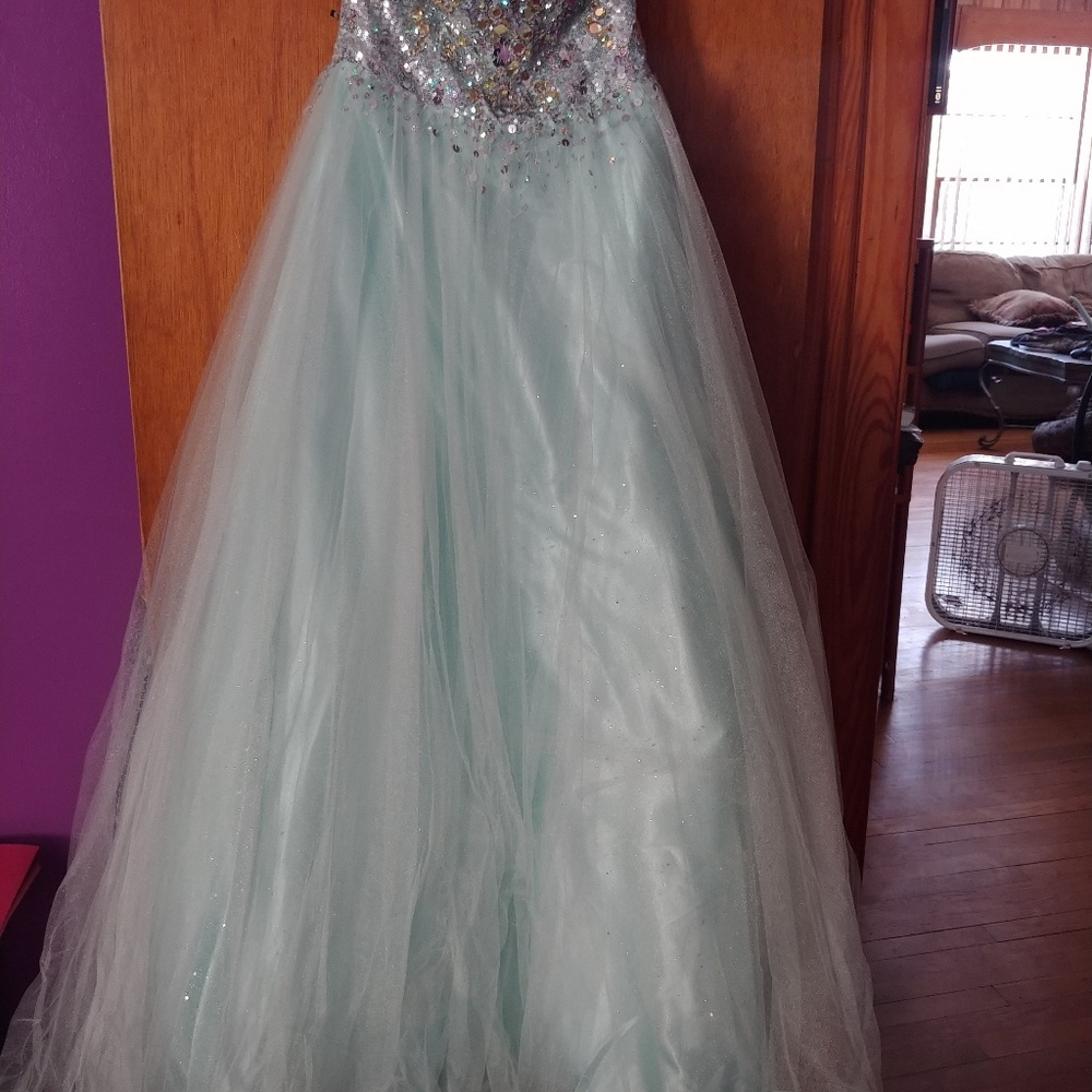 Prom gown